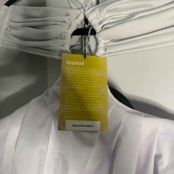 APPLOD WHITE BUBBLE DRESS SIZE SMALL NWT - Picture 3 of 3